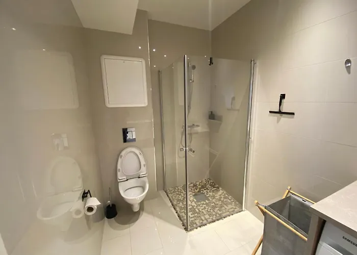 Апартаменты Spacious Modern Center